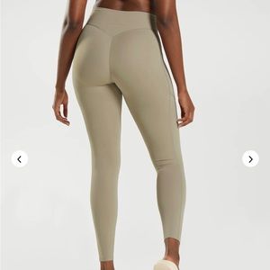 Gym Shark Whitney Simmons everyday pocket leggings in cement brown